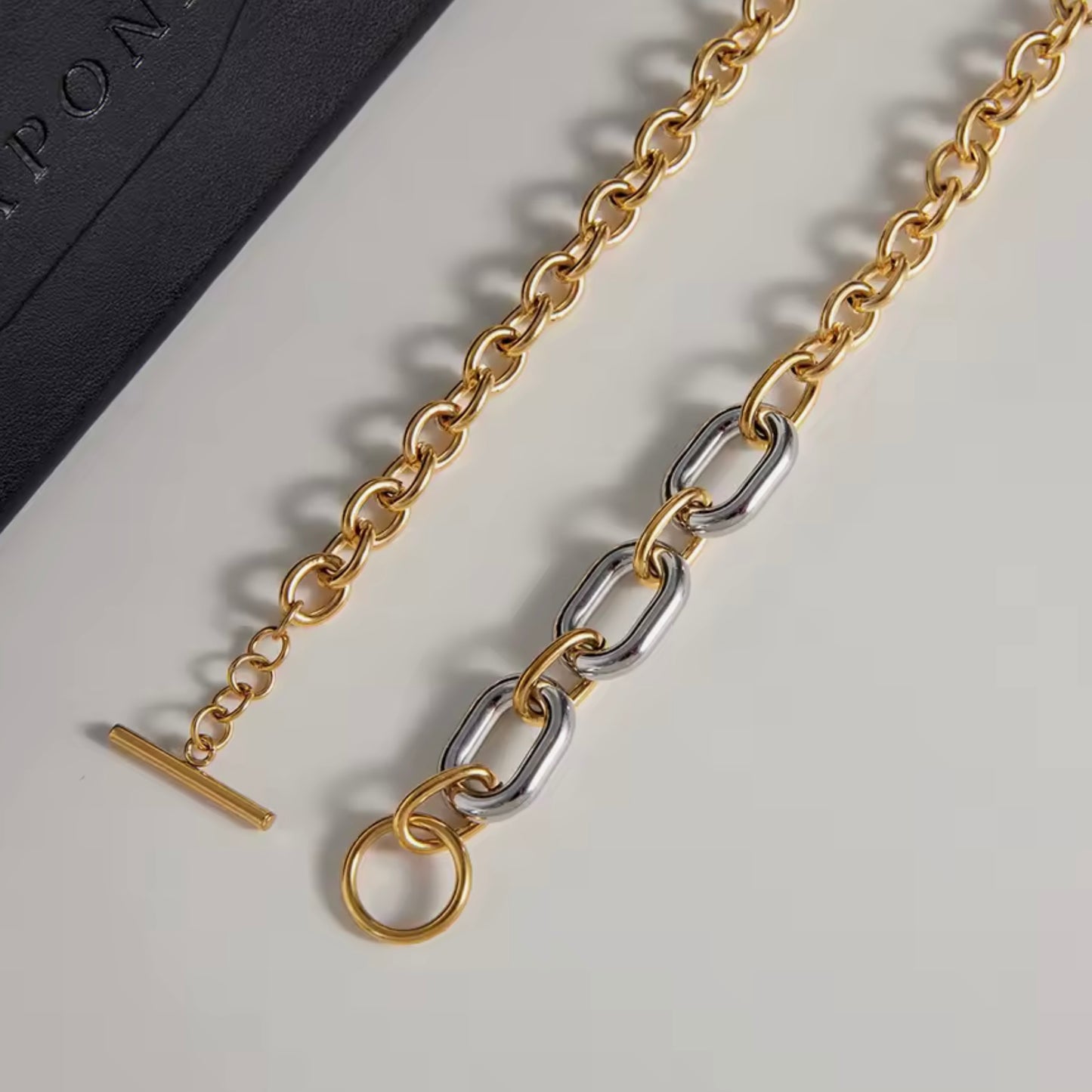 Elán Necklace