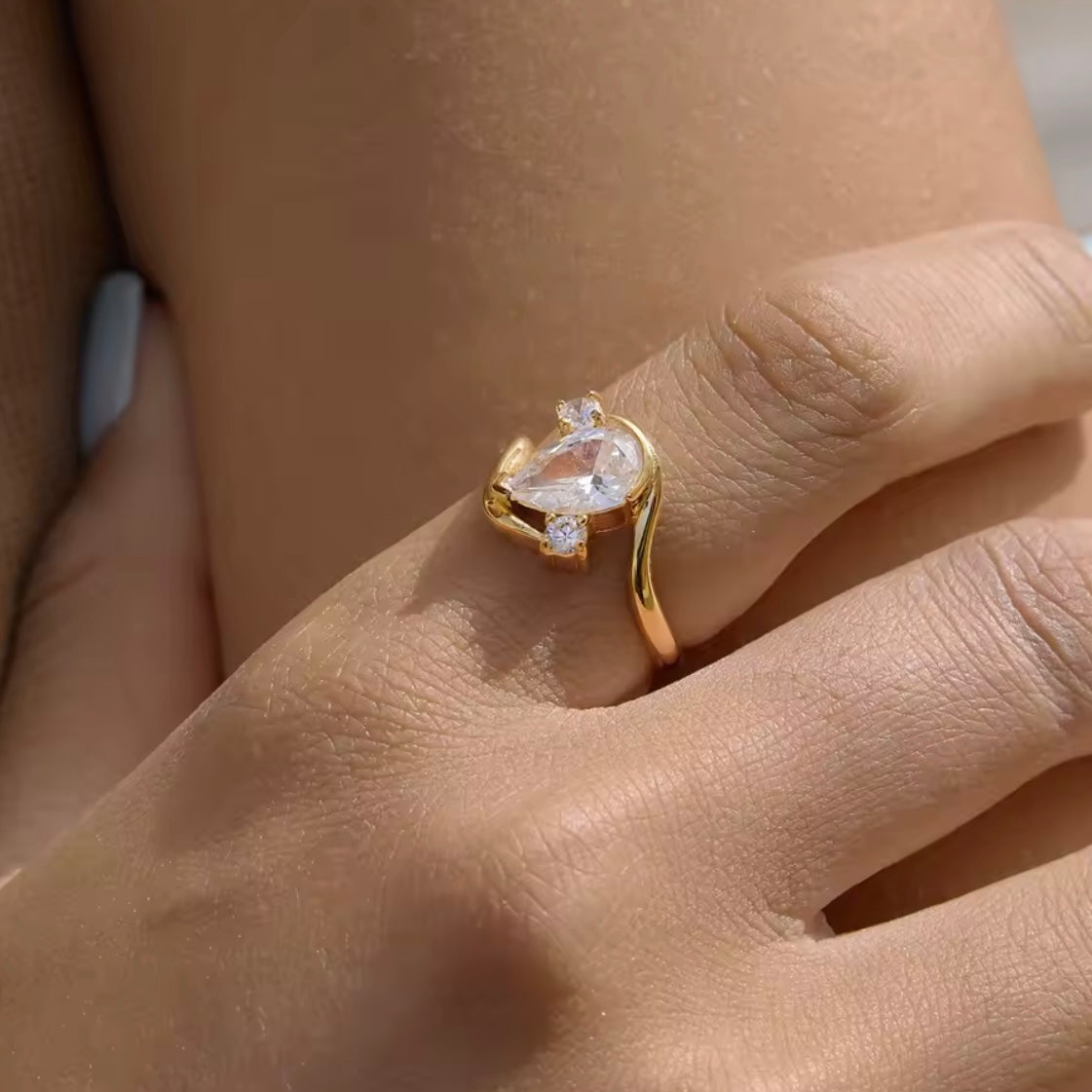 Aqualina Ring